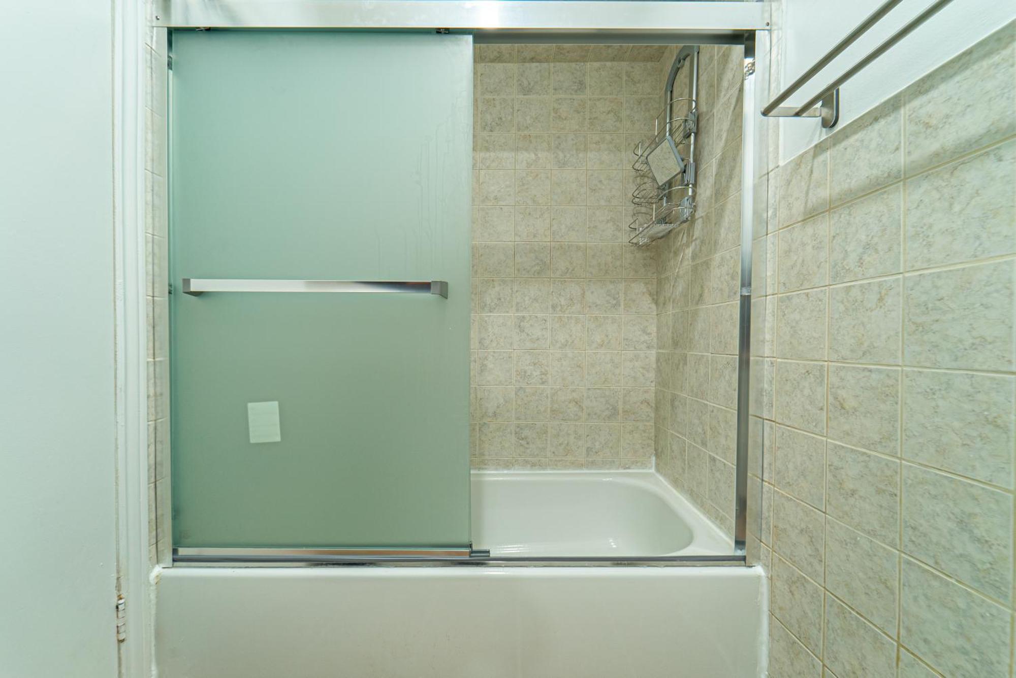Quiet & Comfortable Double Private Room, Free Parking Toronto Exterior photo